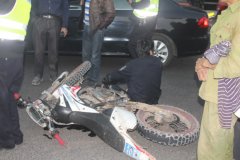 “赛摩”闹市区“炫技”撞倒协警被拘留