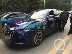 玛莎拉蒂司机扭头打望 撞上农用车损失十余万