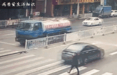 遇到洒水车，千万不要这样做！太吓人了....