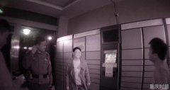 取不出包裹 男子冒火砸坏机器