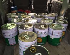 司机私运油漆上路 非法运输最高可罚10万元