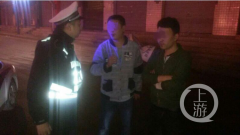就因为多看了一眼 情侣“转火”无辜路人