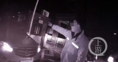 教练车被追尾完全无责 为啥他却不顾车损直接走了
