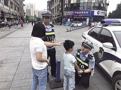 “马大哈”老妈送儿子去上学 离开后才想起今天周六不上课