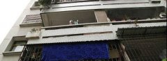 重庆四岁男童从三楼坠下 所幸无大碍