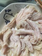 鸡胸肉煮熟后散发刺鼻气味 市民心有余悸