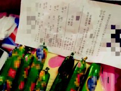 从超市买回的玉米肠发黑 顾客：像是垃圾！