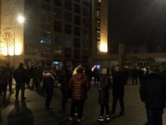 大妈跳广场舞的音响突然被砸 发生激烈争吵