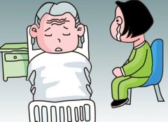 婆子妈生病住院需要照顾 媳妇却和闺蜜去外地跨年