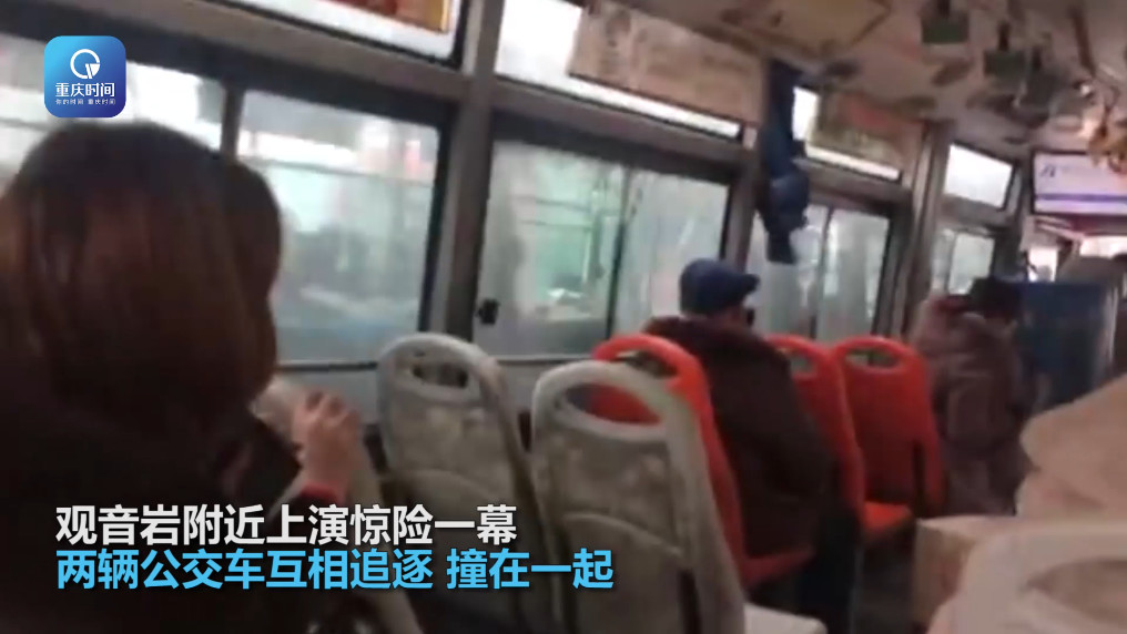 两公交司机开斗气车 擦挂后下车互怼