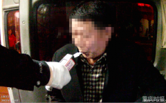 嫌朋友开车技术差 他酒后逞能帮忙开车被查