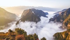 巫山红叶正美时