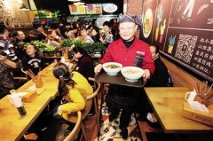 不当网红了 “123台灯”开面馆