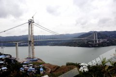 万利高速万州驸马长江大桥成功合龙