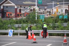 渝鄂两地交通部门、营运公司联合开展抗雪保畅演练