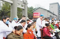 50名盲人上街给路人免费按摩