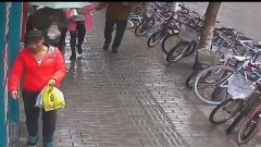 “瘾君子”为筹毒资街头行窃 半个月偷走8部手机