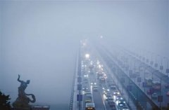 ​重庆​雨雾袭城 白昼如夜