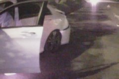 悲剧了！酒驾女司机躲避检查被追尾，还遭抓个正着……