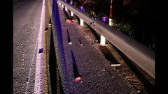 深夜骑车撞人逃逸 残留碎片锁定肇事摩托