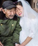 重庆90后摄影师为外公外婆拍婚纱照