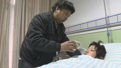 孕妇高速临产遇危险 各方接力救助顺利生子