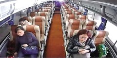 机场大巴上拾到金手链 失主快来认领吧