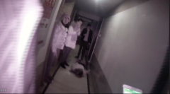 女子家中轻生 民警破门救人