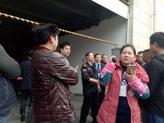 菜园坝一商住楼发生火灾