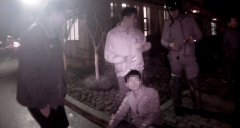 追求女孩被拒 男子强行拉拽遭对方男友一顿揍