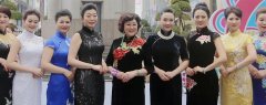 解放碑千人旗袍点亮女人节 重庆美女惊艳亮相