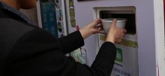 重庆街头现自动售货机卖小面 24小时营业现点现煮