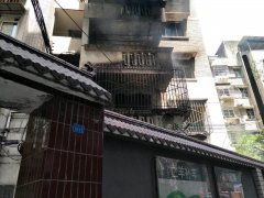 万州青羊宫一住宅突发大火，七旬夫妇不幸身亡