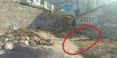巫溪一农户盖房挖地基“挖出天坑”