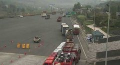 大型货车似“长翅膀” 起飞不成反被严罚