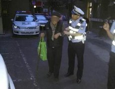 兄弟间的一个误会 差点让九旬老父亲流浪街头