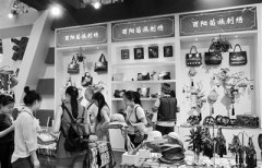 重庆非遗文化产品邂逅深博会 人头攒动受追捧