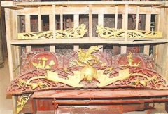 重庆有个“床痴” 耗资200多万元收藏百余张古床