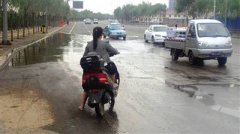 重庆江津一女娃儿 能用指甲刀偷走电瓶车