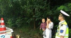 男子为省事儿 竟将妻儿放在高速路上