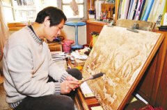 重庆老人20年烙画5000多幅 记录老重庆大街小巷