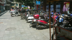 重庆三男子凌晨盗车 得手后摆pose合影