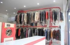 2000块大衣干洗变成“大花衣”  店家：衣服质量问题