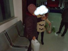 贪玩“老小孩”游乐园走失 细心民警送其回家