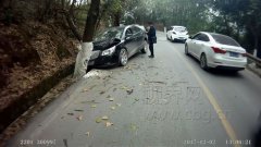 弯道超车遇来车   别克“躺枪”被毁容