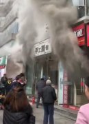 重庆一步行街发生火灾 空调都被烤变形