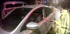 女司机不敢夜穿窄巷 同行男被坑遭遇交巡警