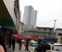 楼下小吃店炒辣椒 楼上的人被熏出眼泪