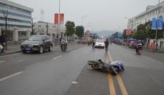 双实线视若无睹  违规掉头出事故