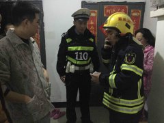 锅里炖着肉  他就开开心心地出门看电影去了
